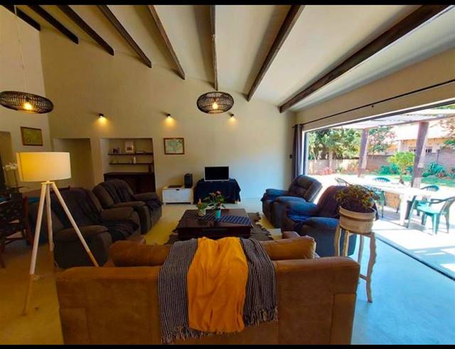 3 BEDROOM HOUSE FOR SALE IN OAKDENE